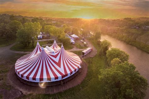 Big top circus - Performances in N.Y.C. Advertisement Supported by Critic’s Pick The circus-themed love story, already a novel and a movie, becomes a gorgeously imaginative …